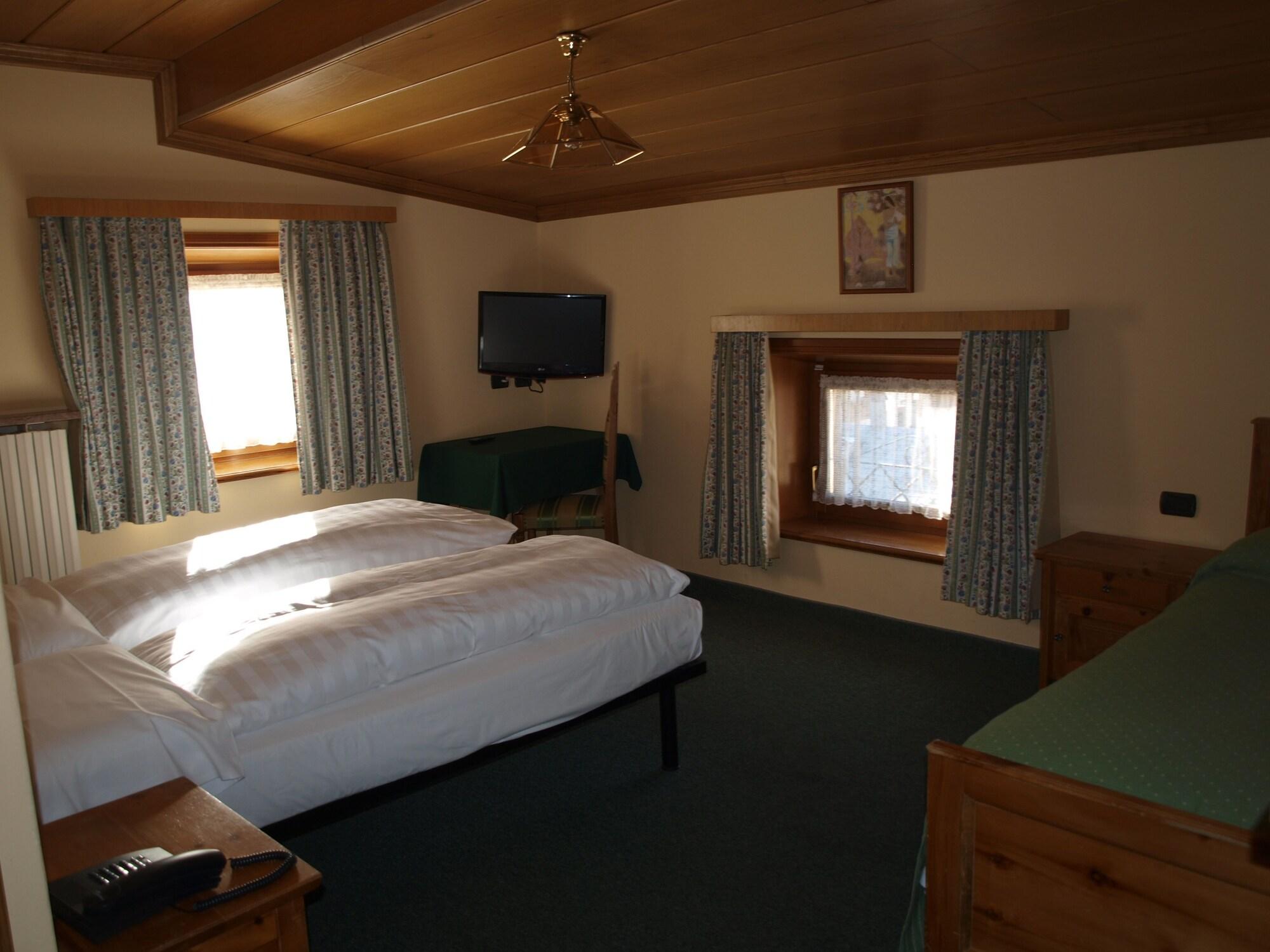 Alpina Hotel 3*